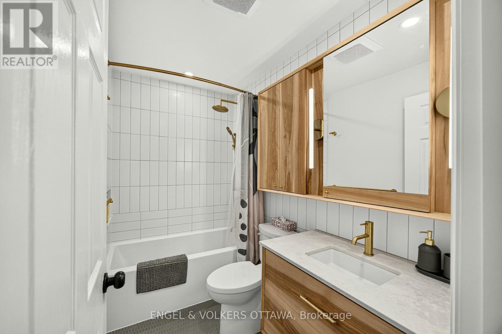 68 Upper Lorne Place, Ottawa, ON