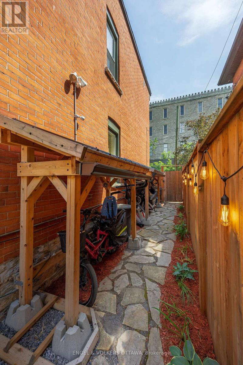 68 Upper Lorne Place, Ottawa, ON