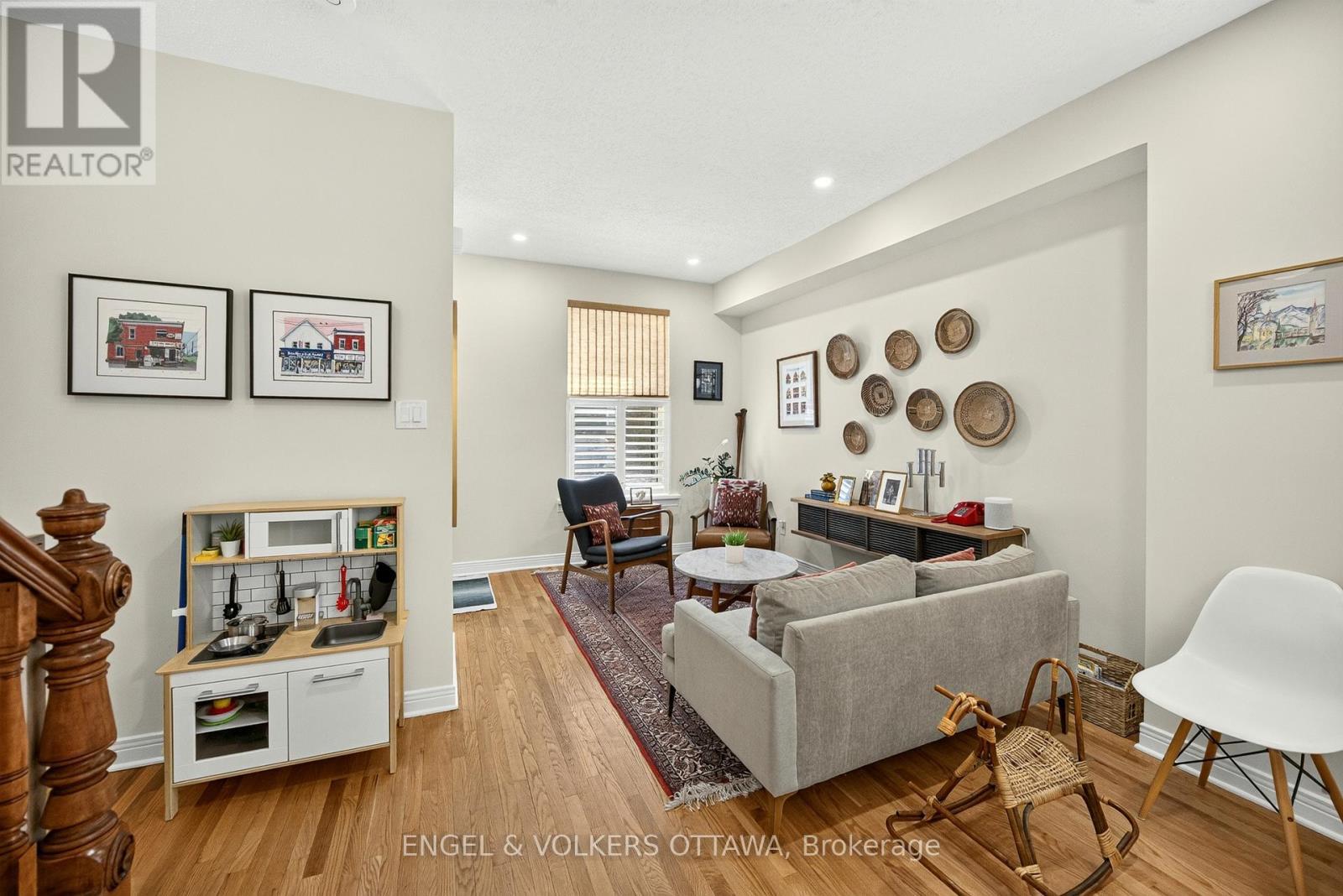 68 Upper Lorne Place, Ottawa, ON