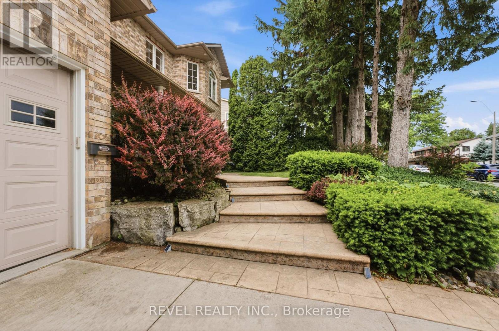 11 Maynard Street, Hamilton, ON