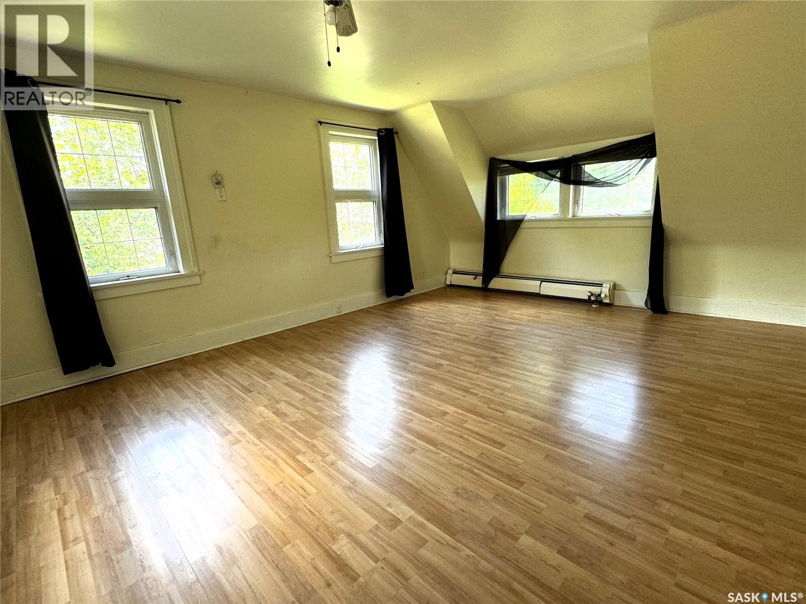 215 7Th Avenue E, Shaunavon, SK