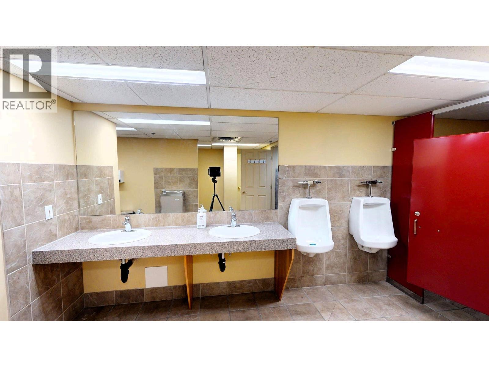 701 14A Crescent Unit# 213 I, Invermere, BC - Indoor Photo Showing Bathroom