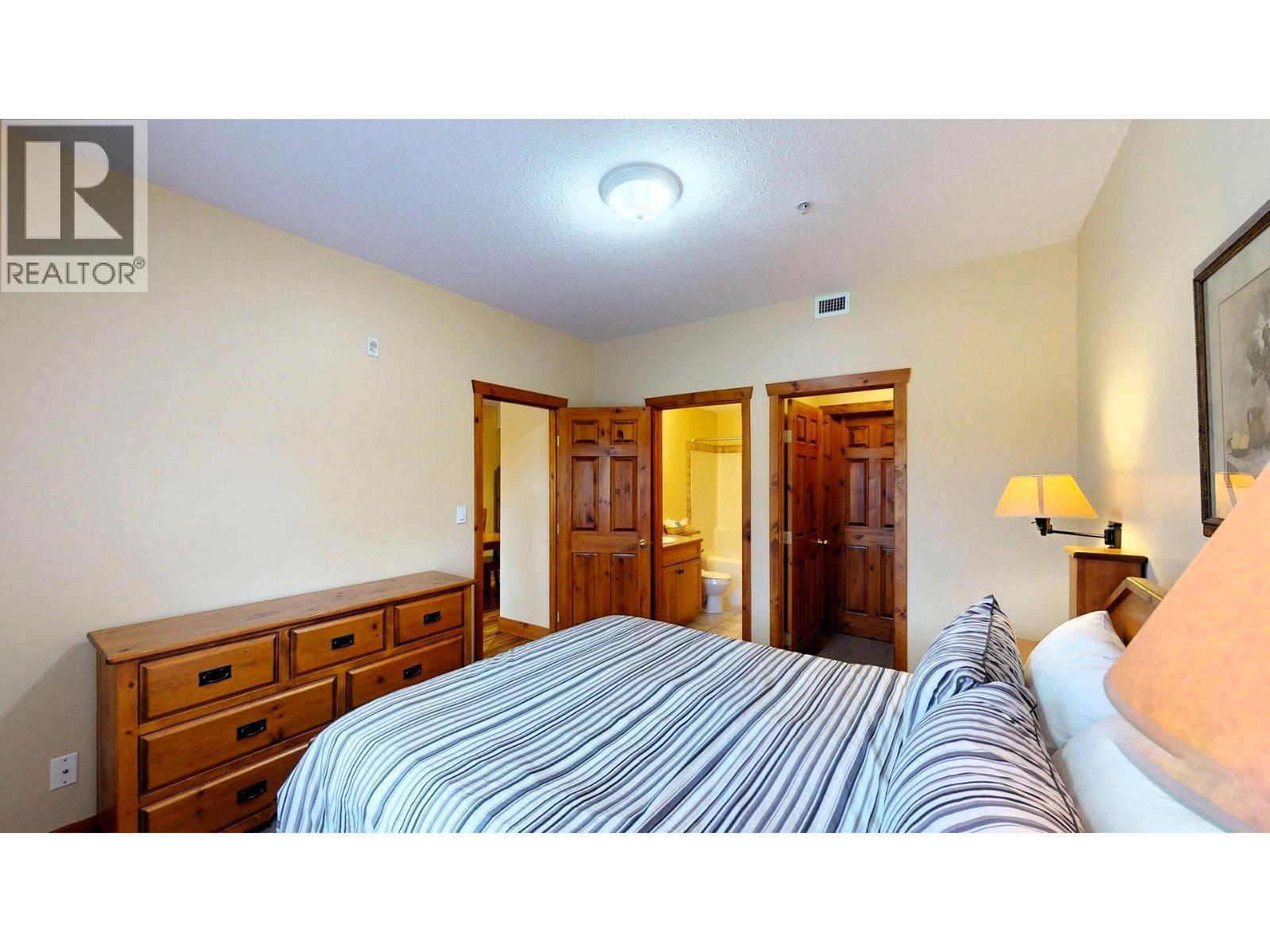 701 14A Crescent Unit# 213 I, Invermere, BC - Indoor Photo Showing Bedroom
