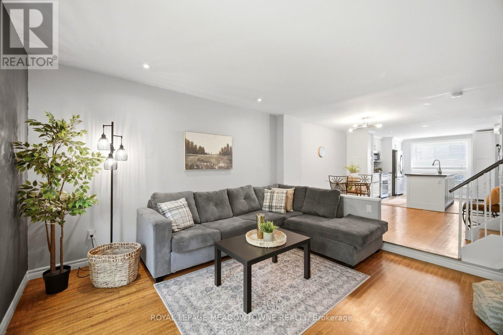 16 Dutch Myrtle Way, Toronto, ON