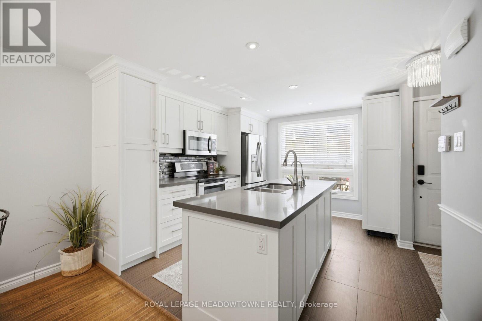 16 Dutch Myrtle Way, Toronto, ON
