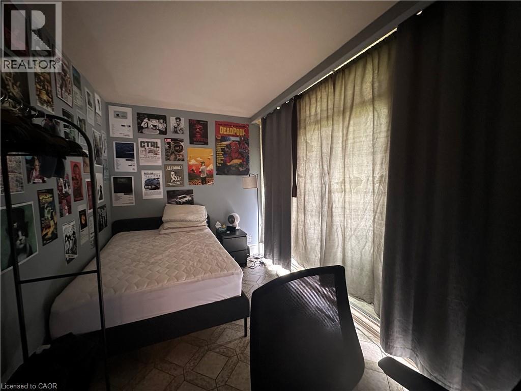Image quality insufficient for description - 11 Wilmont Court, Hamilton, ON