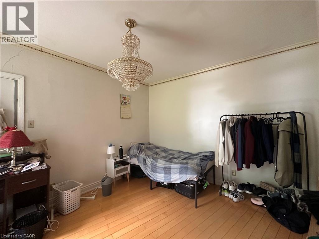 Image quality insufficient for description - 11 Wilmont Court, Hamilton, ON