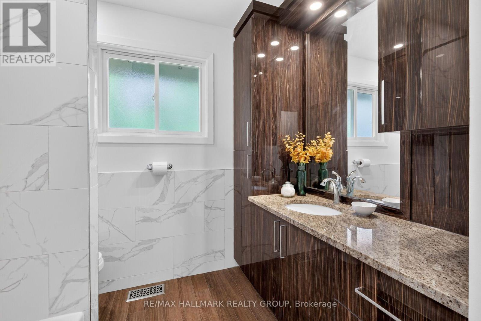 2160 Lambeth Walk, Ottawa, ON