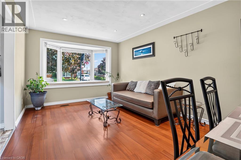 234 Thunderbird Drive, Cambridge, ON - Indoor Photo Showing Living Room