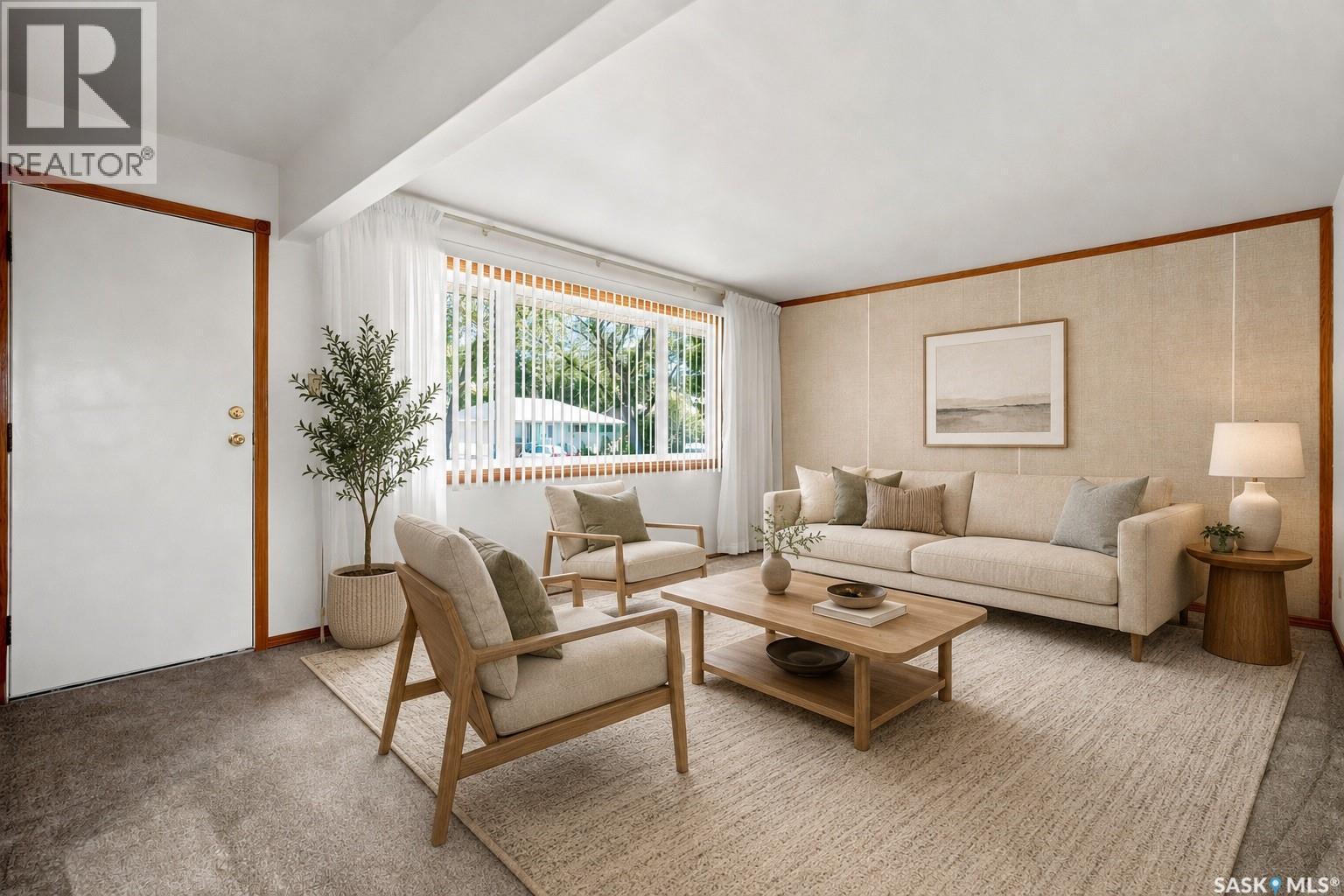 3326 4Th Avenue N, Regina, SK - Indoor Photo Showing Living Room