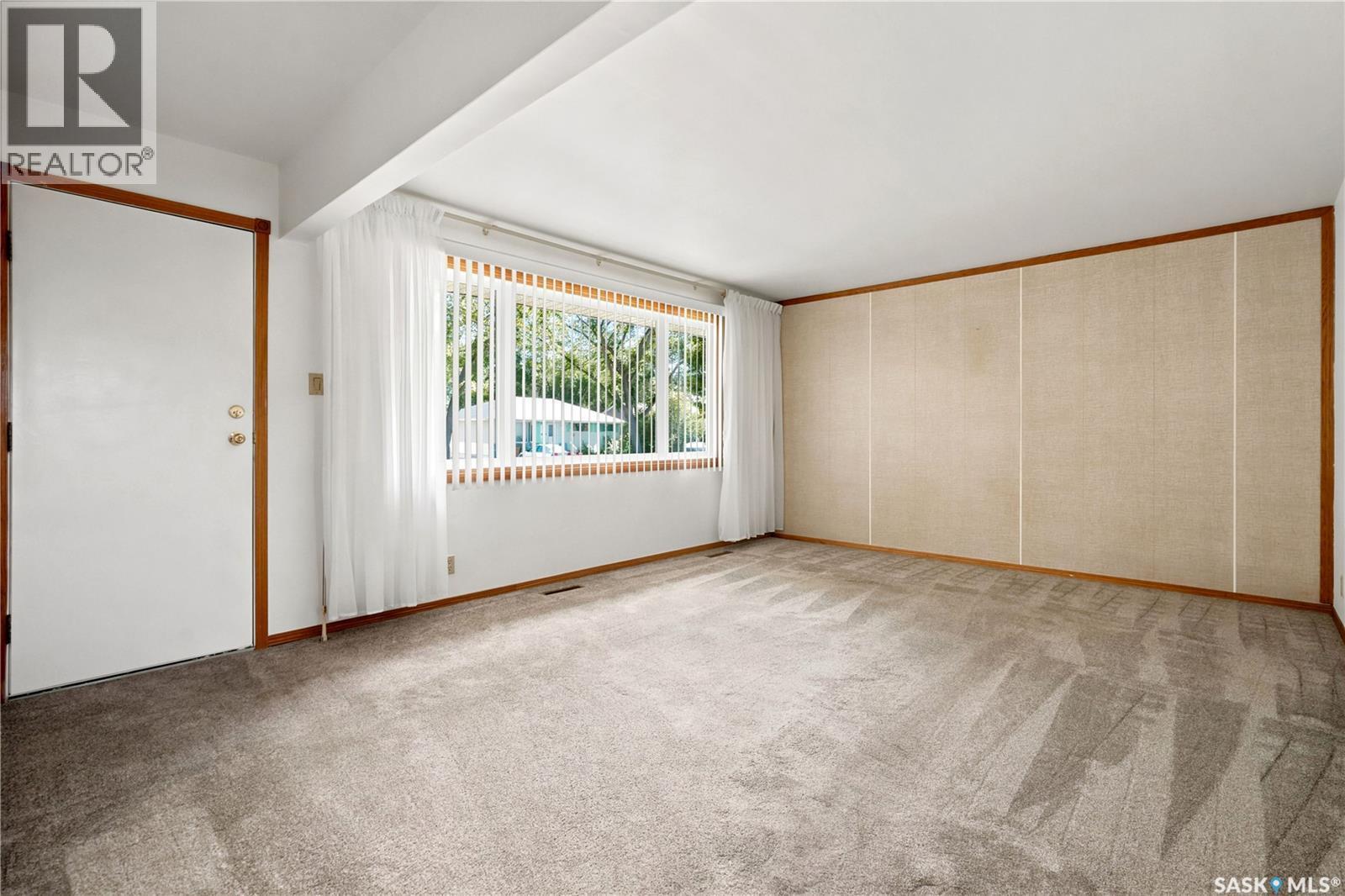 3326 4Th Avenue N, Regina, SK - Indoor Photo Showing Other Room