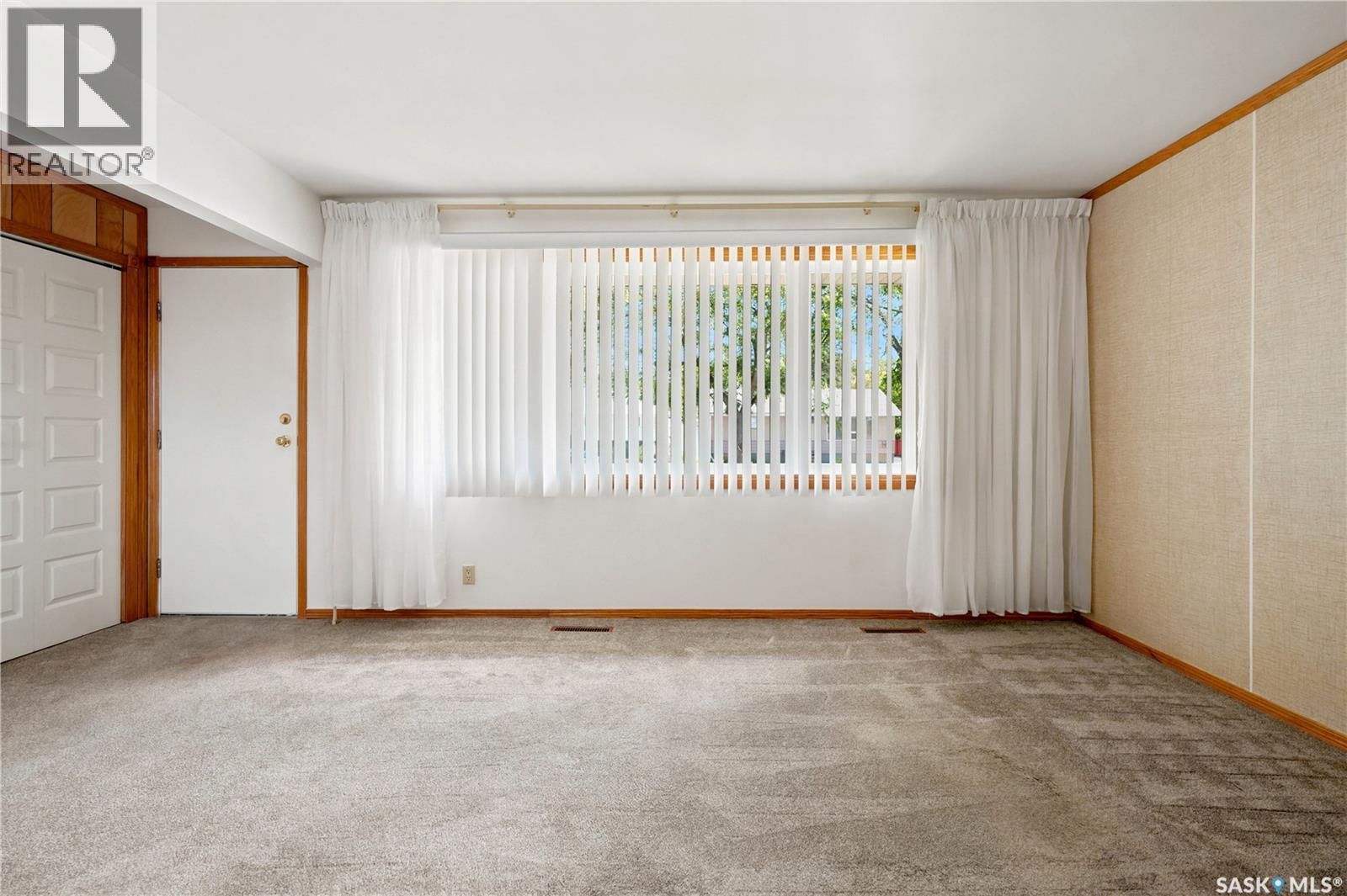 3326 4Th Avenue N, Regina, SK - Indoor Photo Showing Other Room