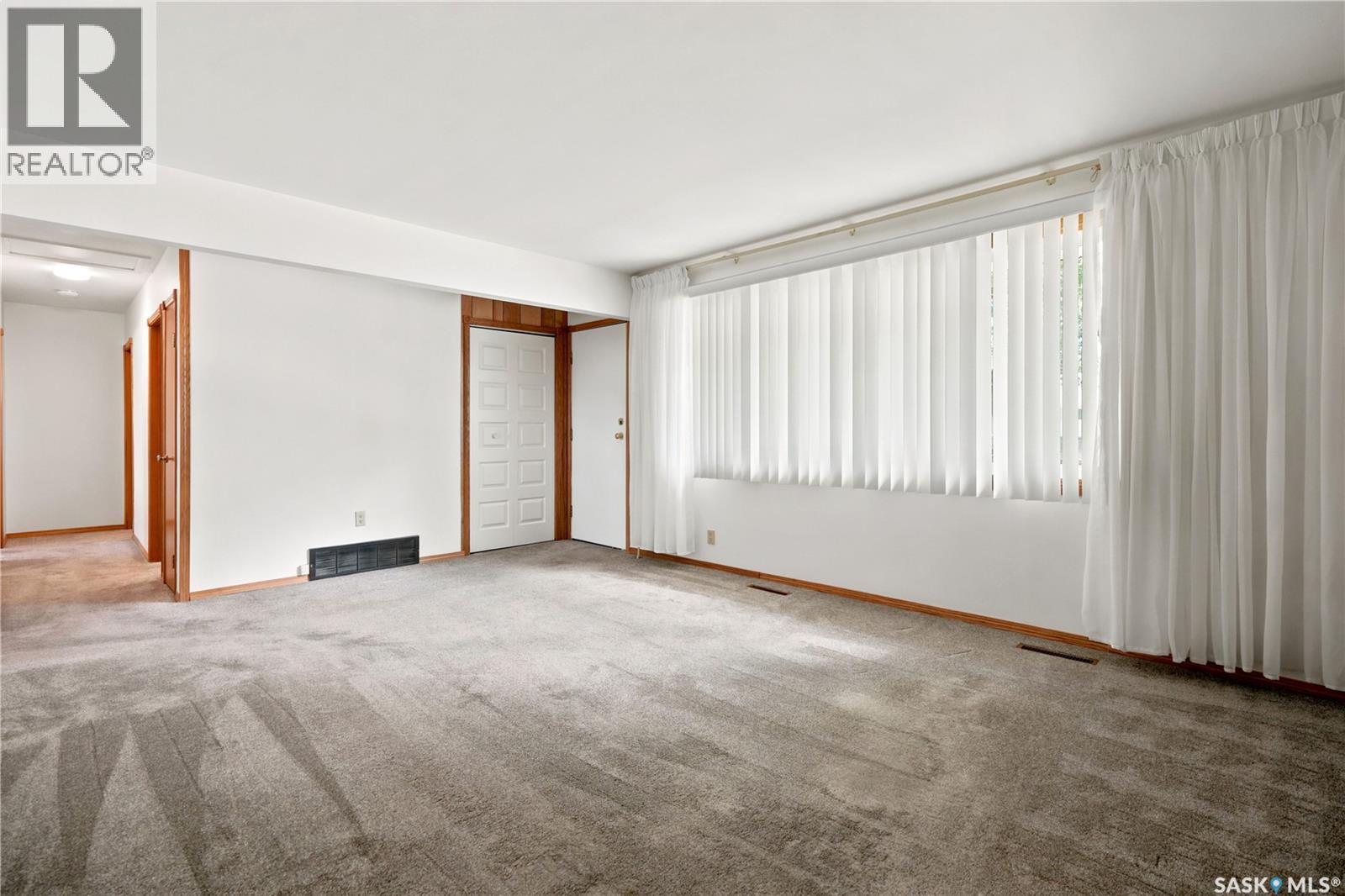 3326 4Th Avenue N, Regina, SK - Indoor Photo Showing Other Room