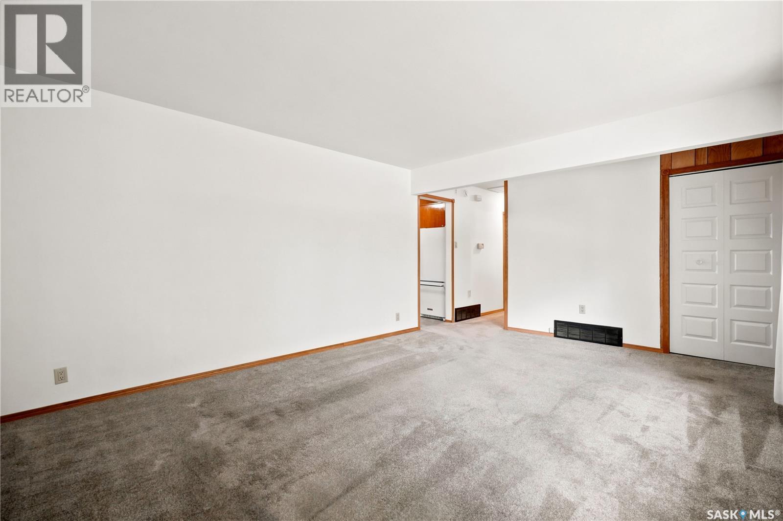 3326 4Th Avenue N, Regina, SK - Indoor Photo Showing Other Room