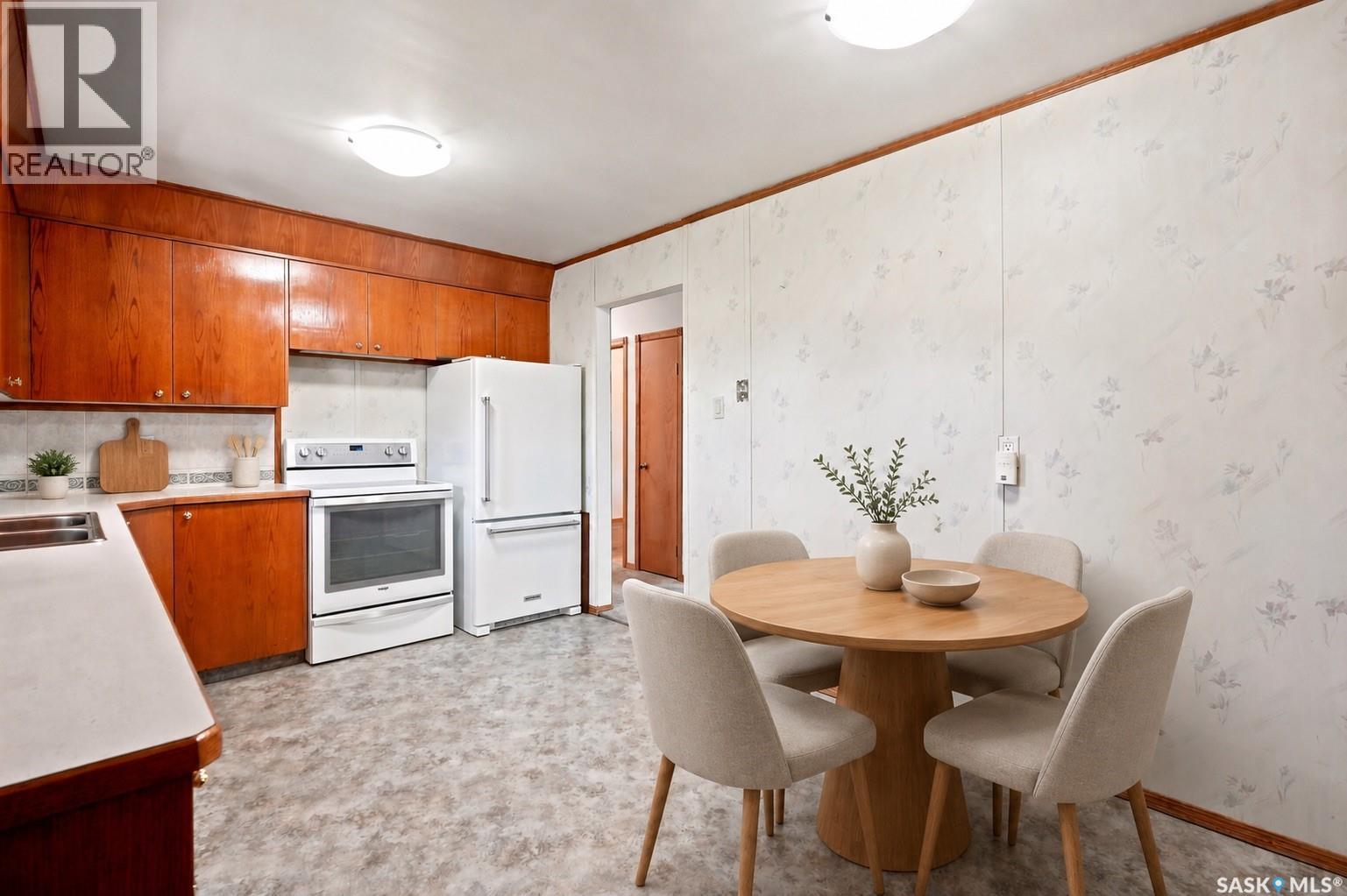3326 4Th Avenue N, Regina, SK - Indoor