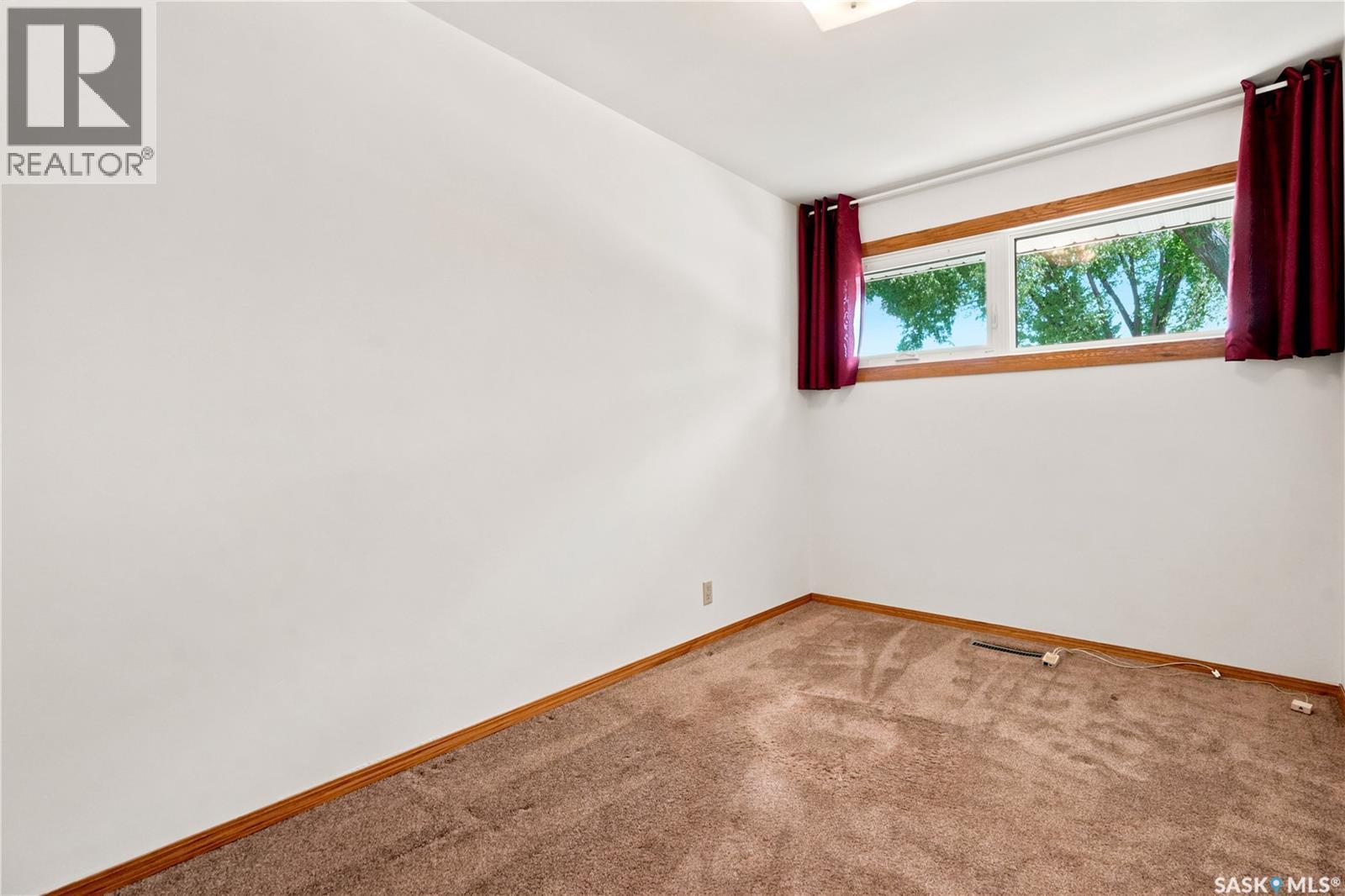 3326 4Th Avenue N, Regina, SK - Indoor Photo Showing Other Room