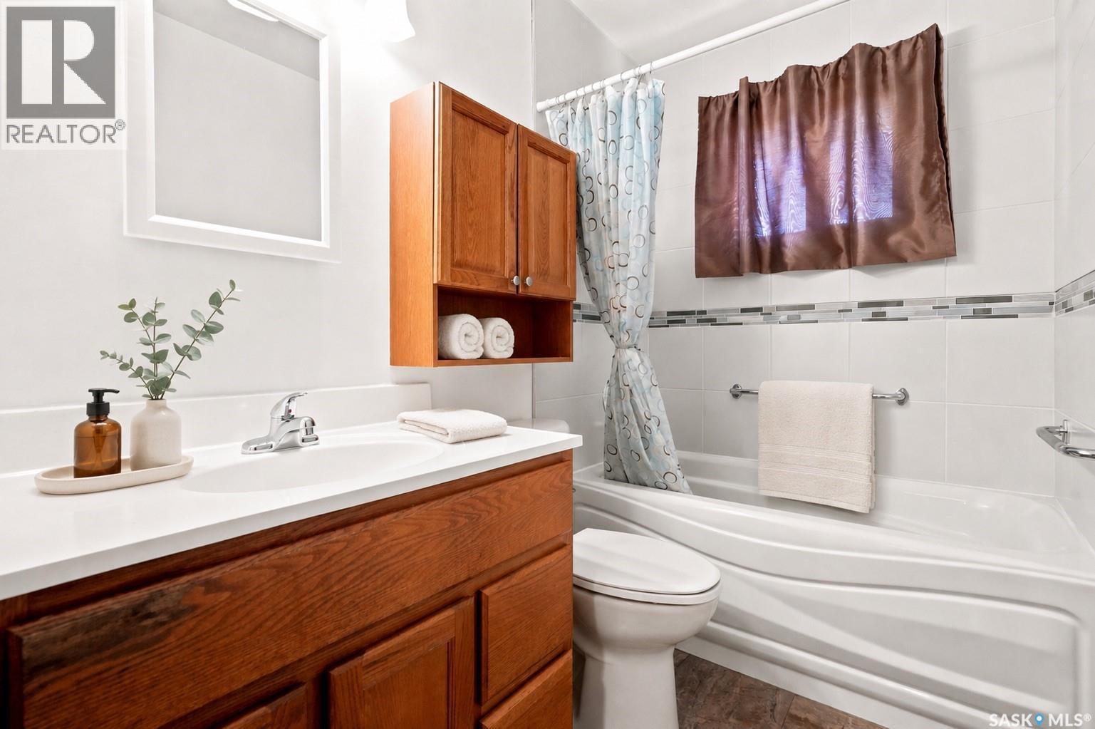 3326 4Th Avenue N, Regina, SK - Indoor Photo Showing Bathroom