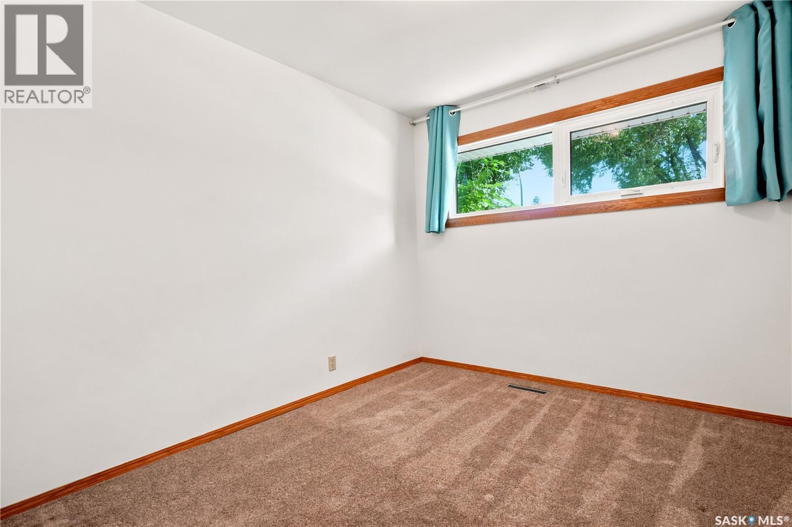3326 4Th Avenue N, Regina, SK - Indoor Photo Showing Other Room