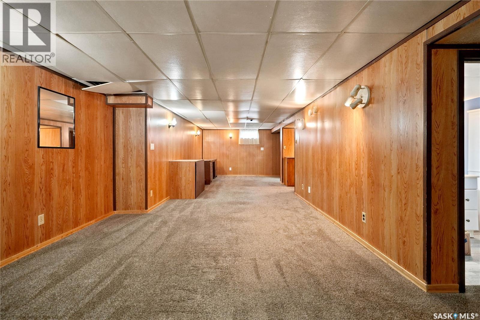 3326 4Th Avenue N, Regina, SK - Indoor