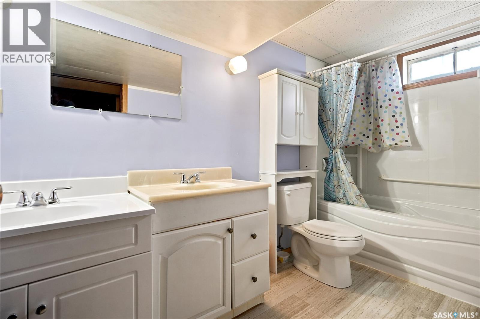 3326 4Th Avenue N, Regina, SK - Indoor Photo Showing Bathroom