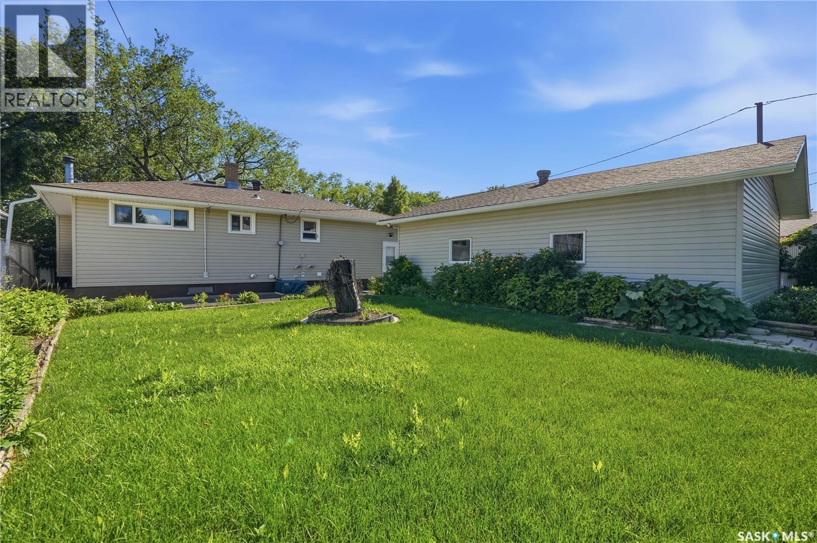 3326 4Th Avenue N, Regina, SK - Outdoor