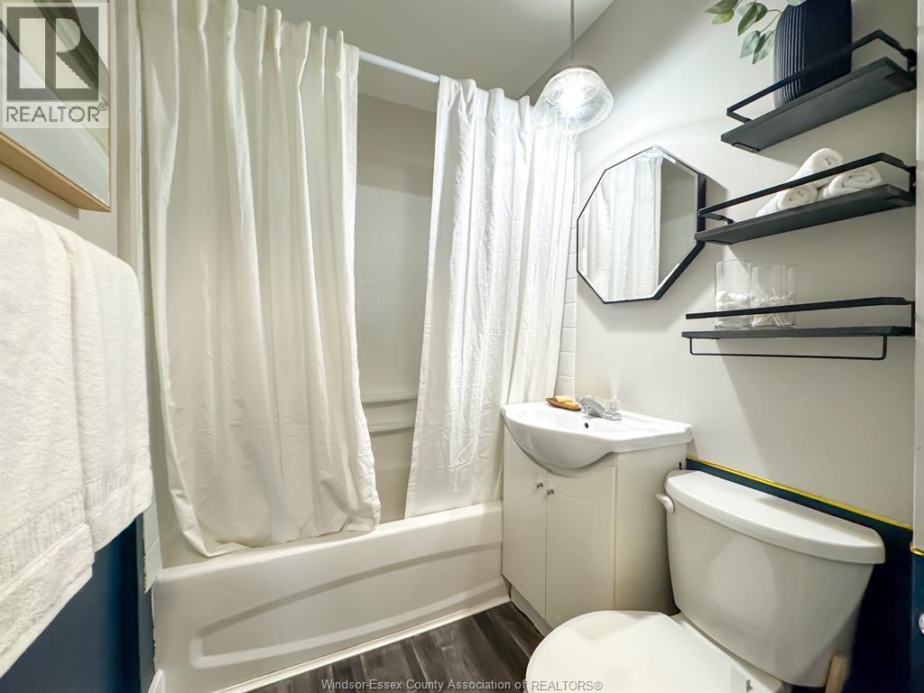 2392 Louis, Windsor, ON