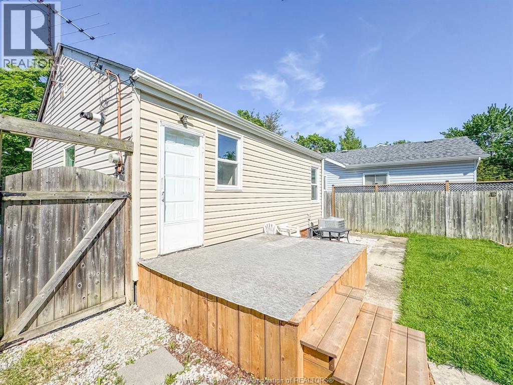 2392 Louis, Windsor, ON