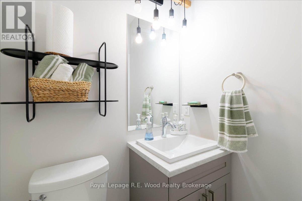 72 Trailview Drive E, Tillsonburg, ON - Indoor Photo Showing Bathroom