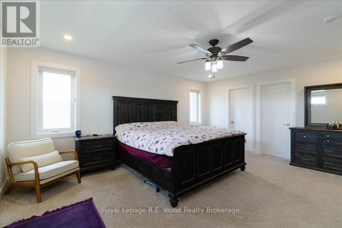 72 Trailview Drive E, Tillsonburg, ON - Indoor Photo Showing Bedroom