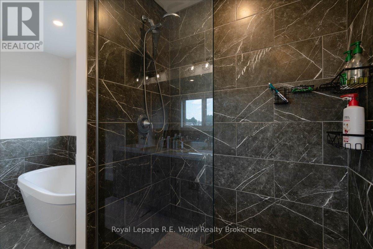 72 Trailview Drive E, Tillsonburg, ON - Indoor Photo Showing Bathroom