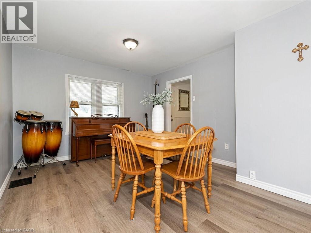 52 Stapleton Avenue N, Hamilton, ON
