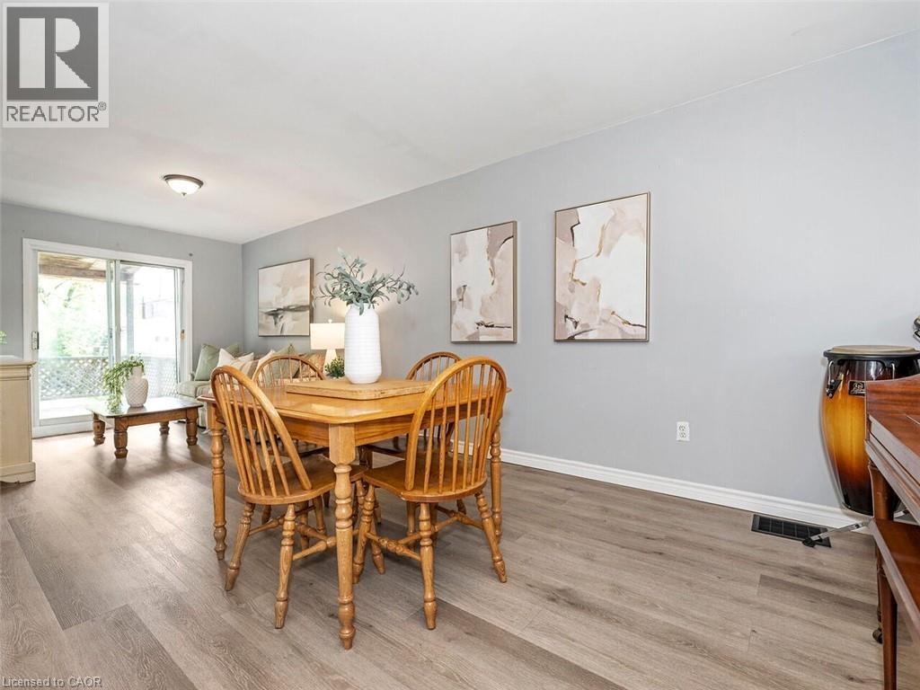 52 Stapleton Avenue N, Hamilton, ON