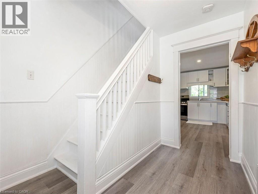 52 Stapleton Avenue N, Hamilton, ON
