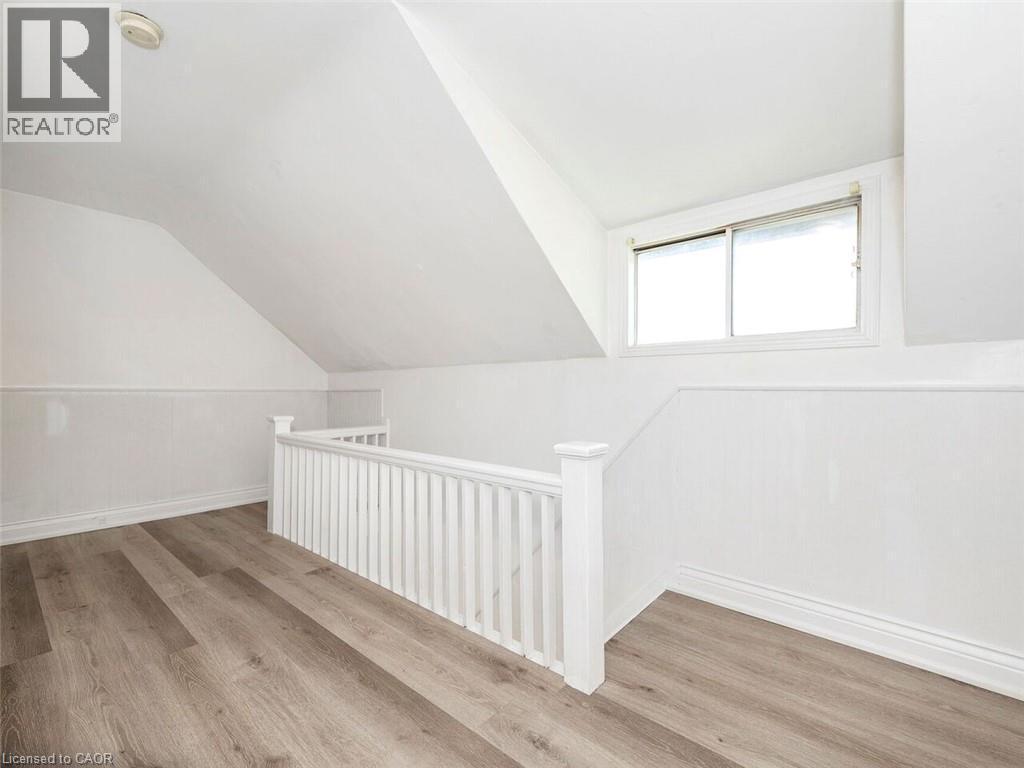 52 Stapleton Avenue N, Hamilton, ON