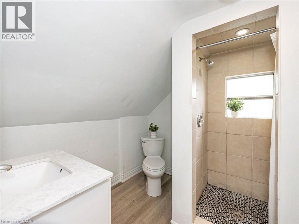 52 Stapleton Avenue N, Hamilton, ON