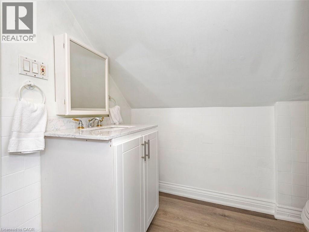 52 Stapleton Avenue N, Hamilton, ON