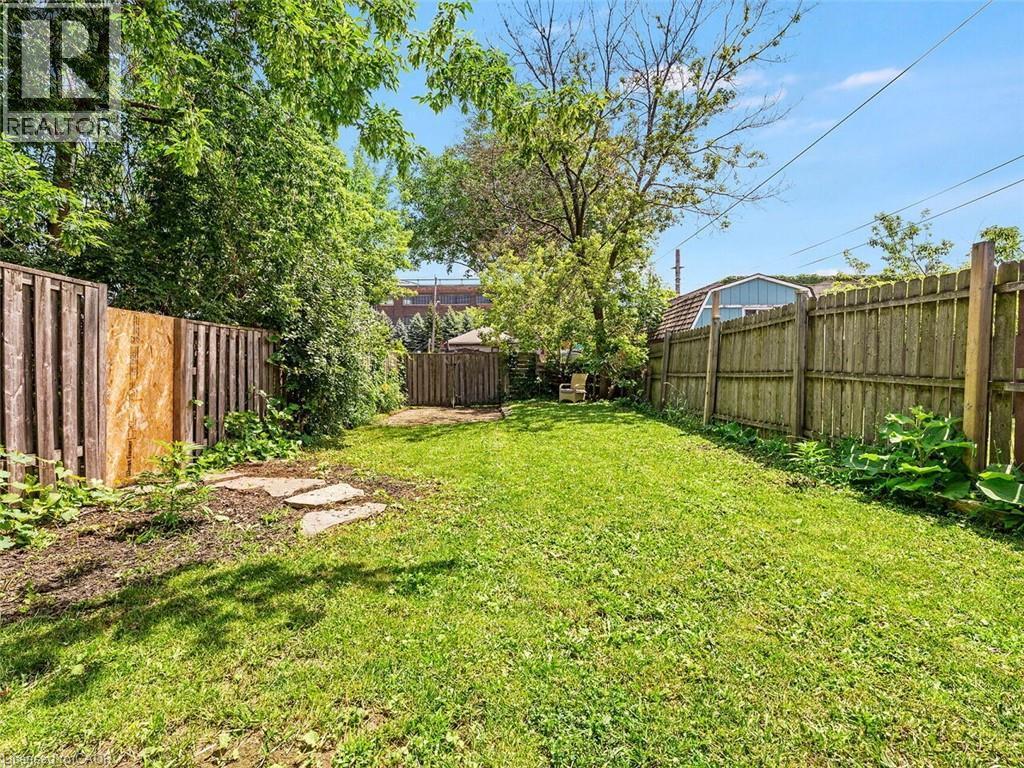 52 Stapleton Avenue N, Hamilton, ON