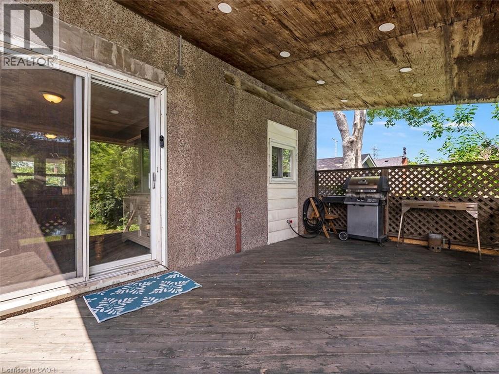 52 Stapleton Avenue N, Hamilton, ON