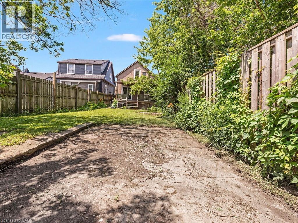 52 Stapleton Avenue N, Hamilton, ON