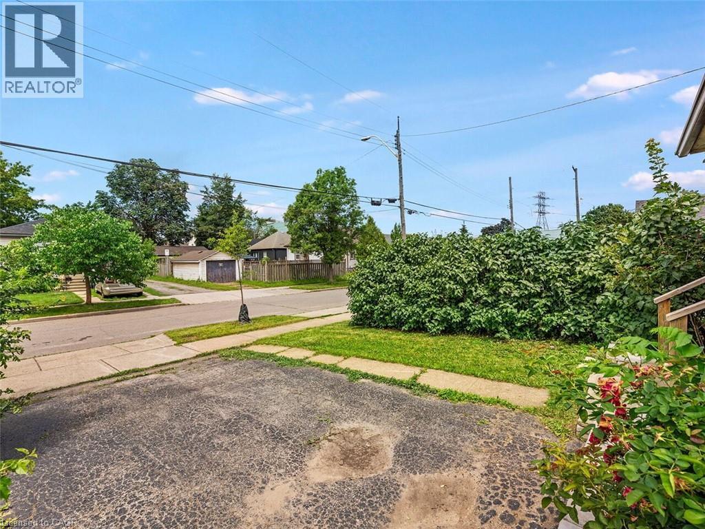 52 Stapleton Avenue N, Hamilton, ON