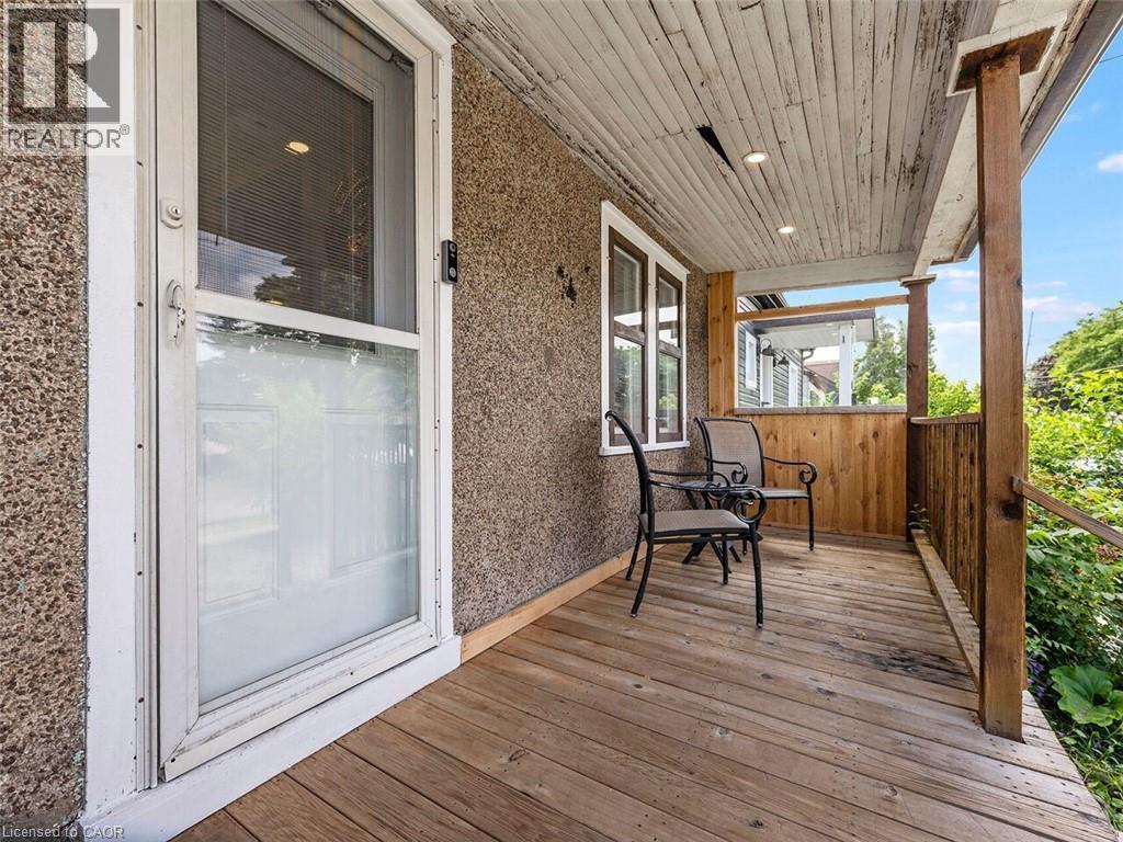 52 Stapleton Avenue N, Hamilton, ON