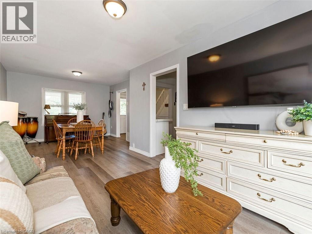 52 Stapleton Avenue N, Hamilton, ON