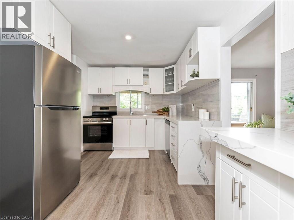 52 Stapleton Avenue N, Hamilton, ON