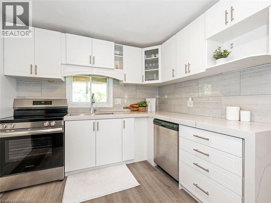 52 Stapleton Avenue N, Hamilton, ON