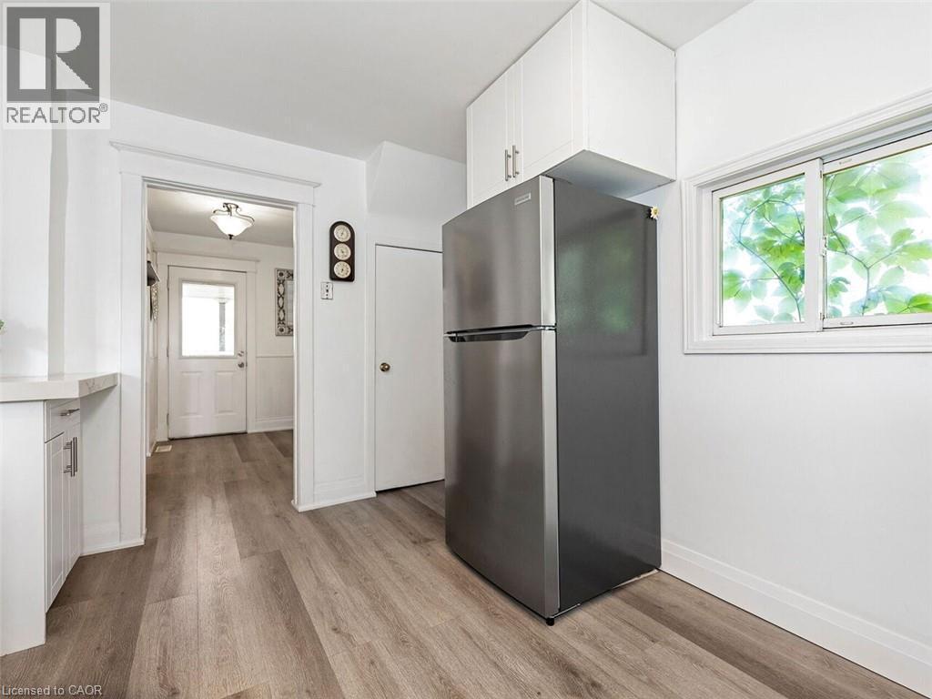52 Stapleton Avenue N, Hamilton, ON