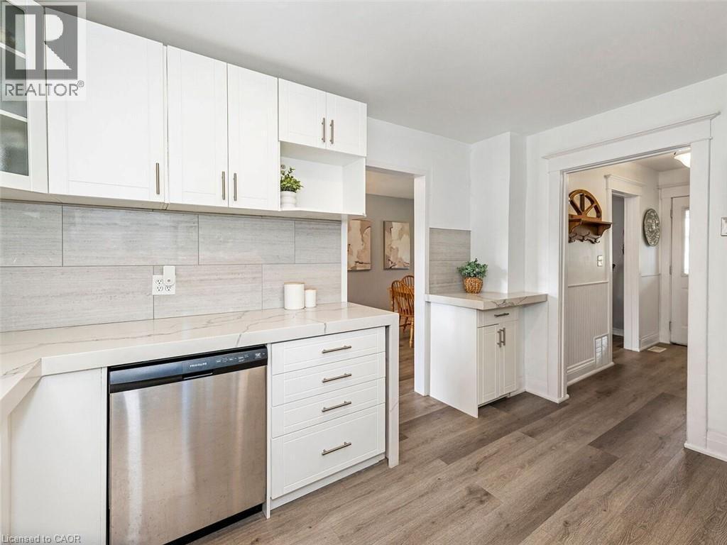 52 Stapleton Avenue N, Hamilton, ON