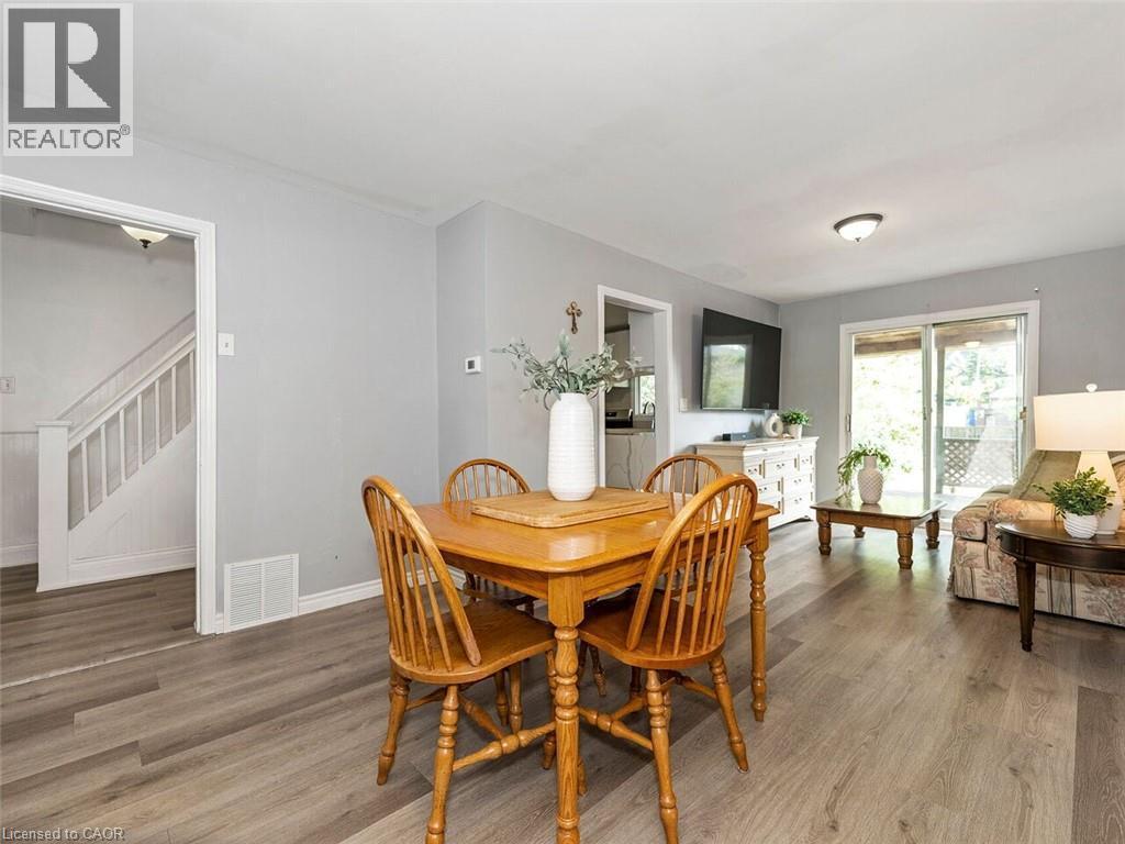 52 Stapleton Avenue N, Hamilton, ON