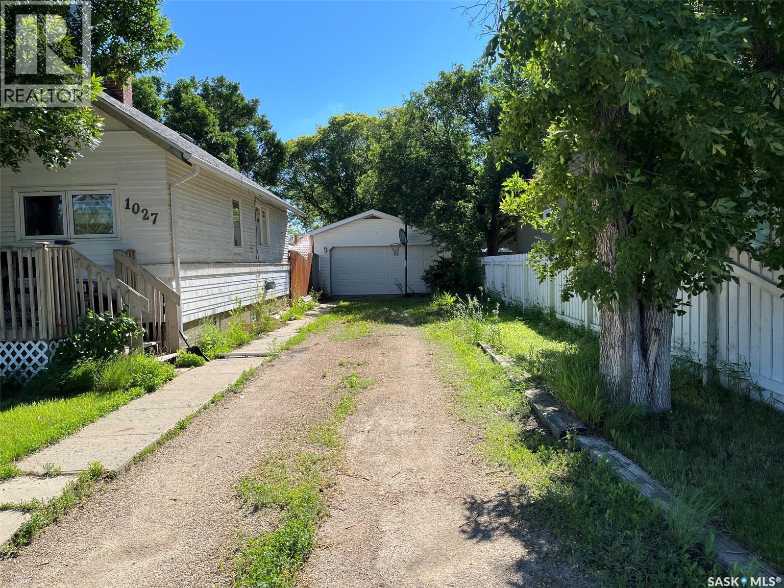 1027 7Th Avenue Ne, Moose Jaw, SK