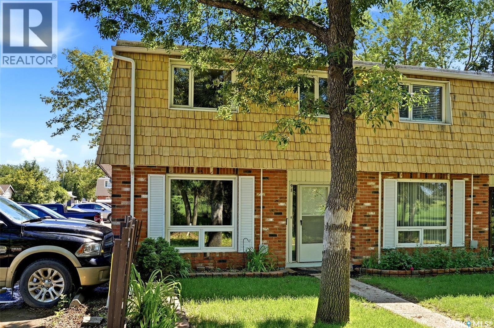 98 Oakview Drive, Regina, SK