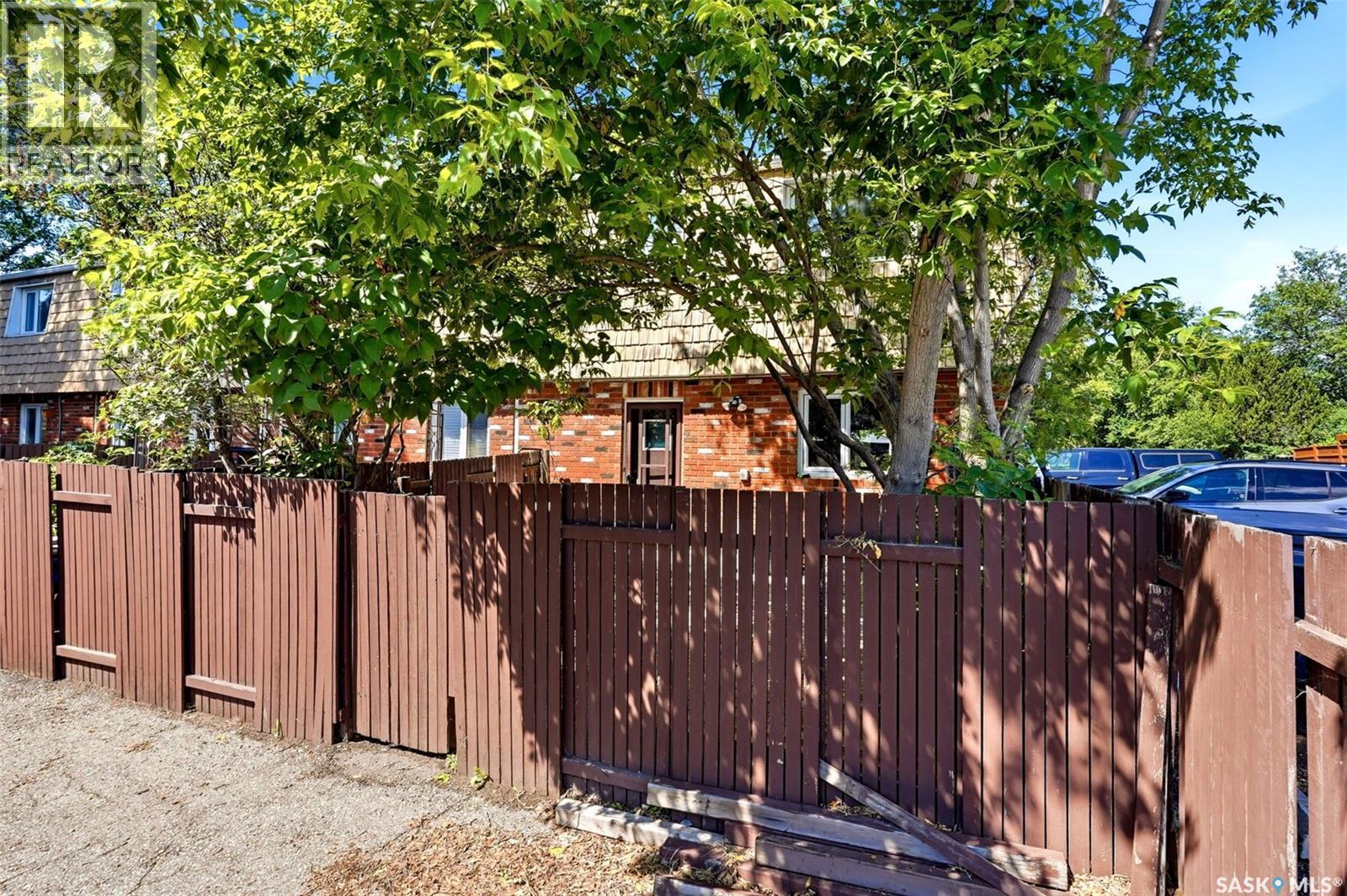 98 Oakview Drive, Regina, SK